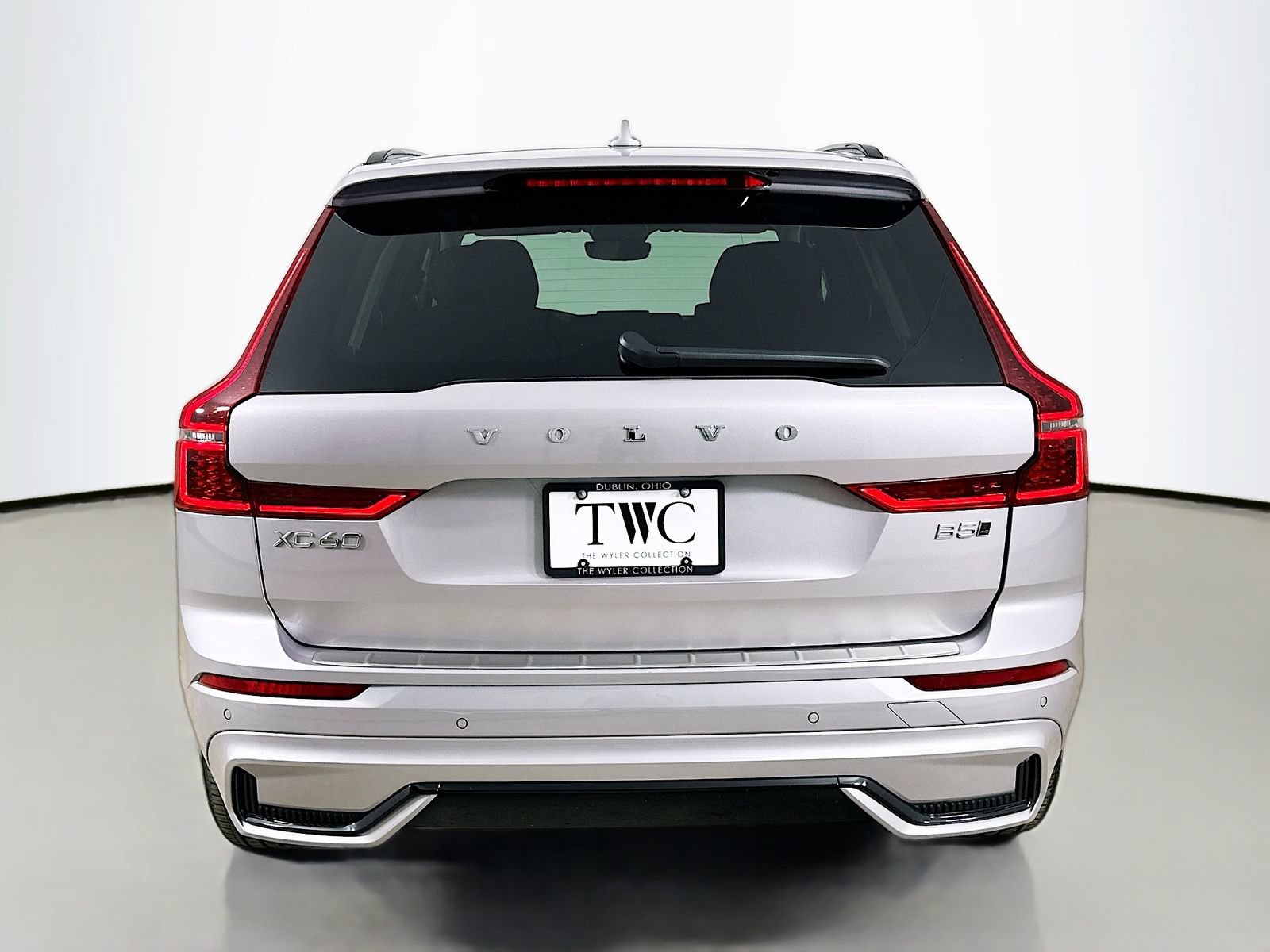 Used 2026 Volvo XC60 B5 Plus w/ Protection Package Premier AWD/4WD image 6