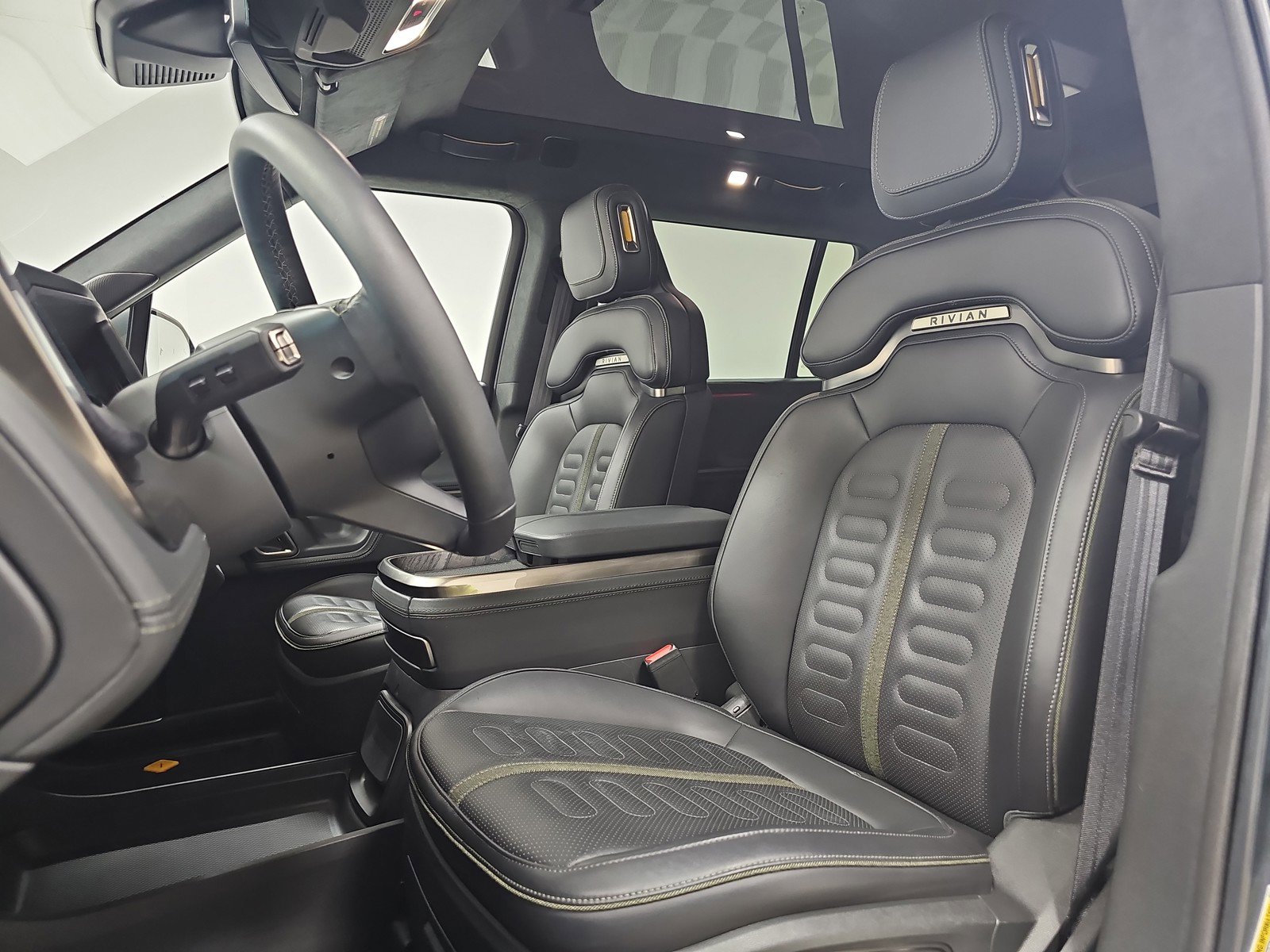 Used 2024 Rivian R1S Adventure image 20