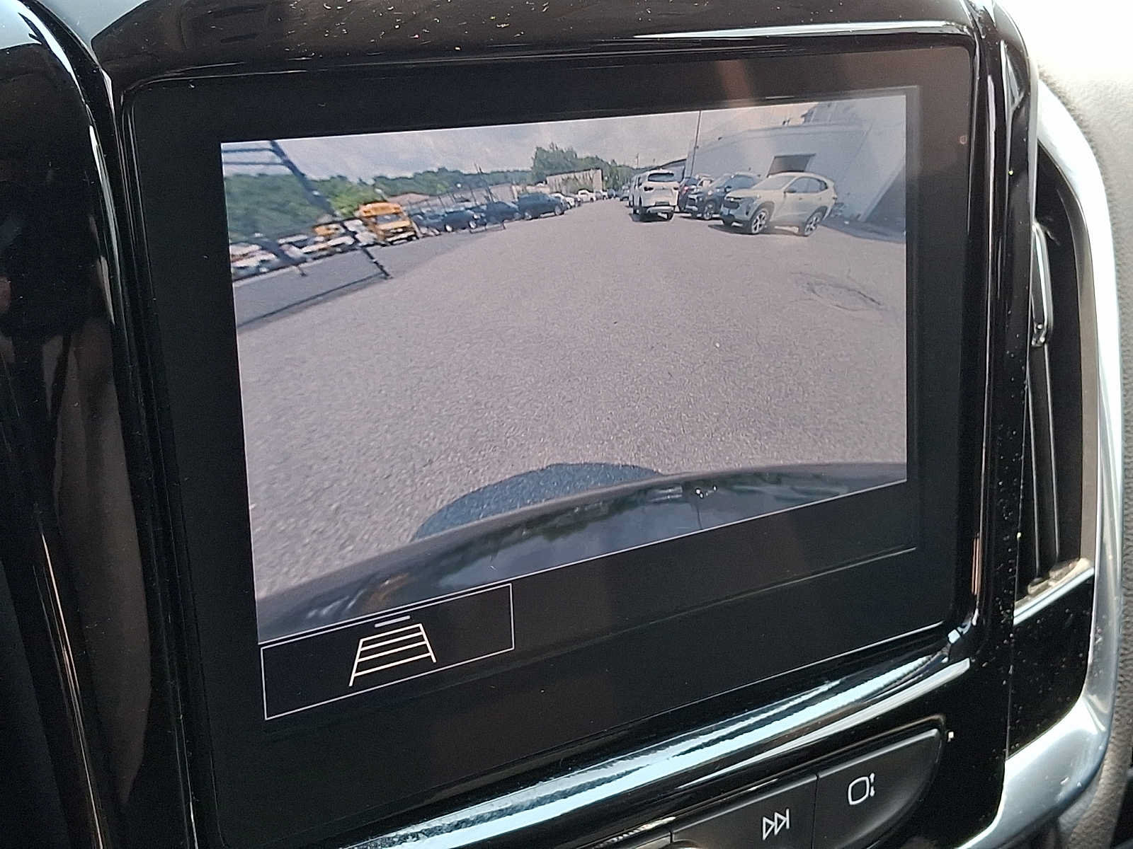 Used 2020 Chevrolet Traverse LT w/ Driver Confidence II Package AWD/4WD image 18