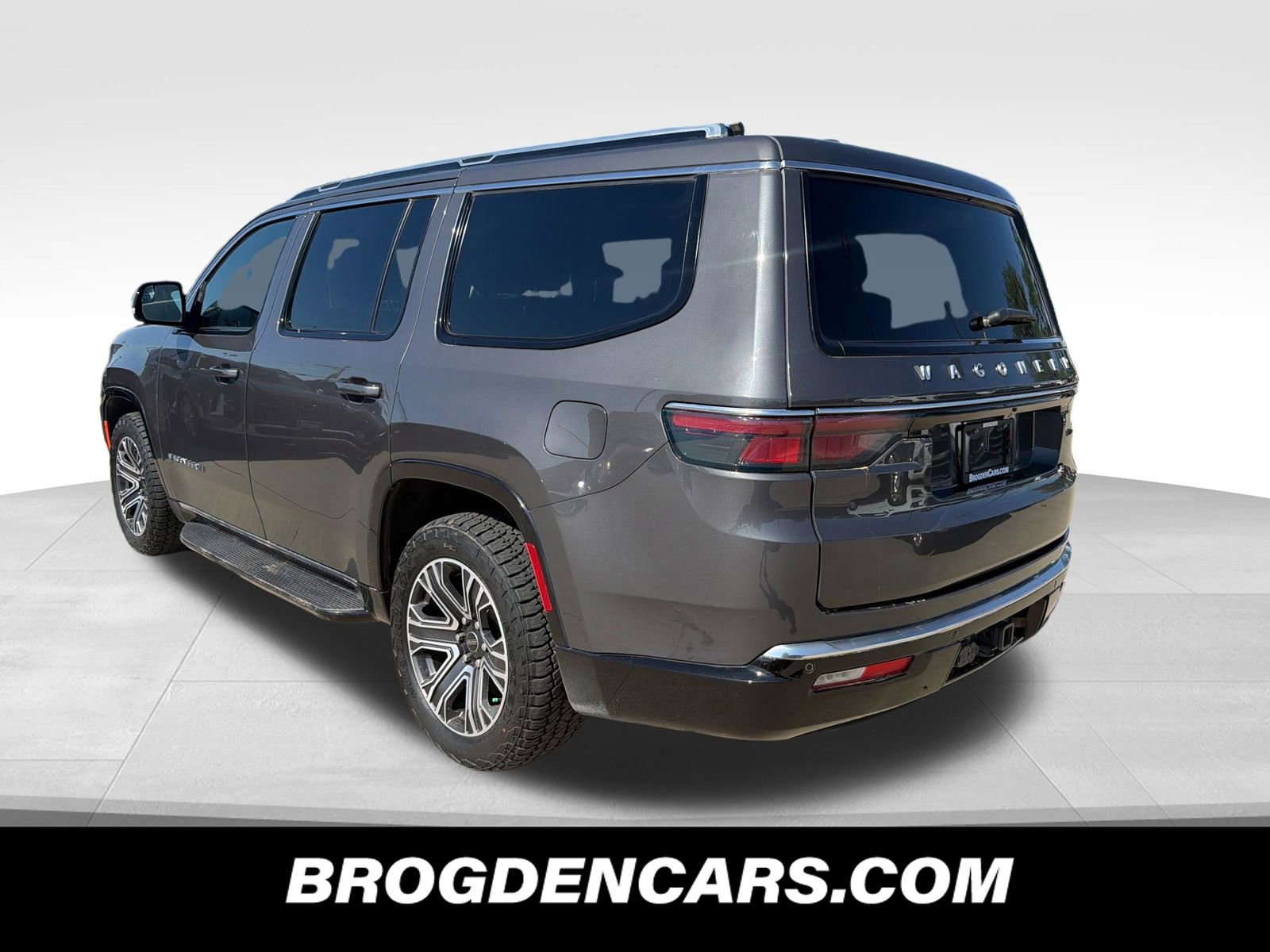 Used 2025 Jeep Wagoneer 4WD image 6