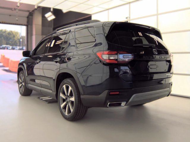 Used 2024 Honda Pilot Touring image 14