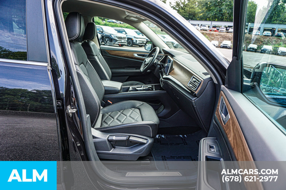 Used 2025 Volkswagen Atlas SE FWD image 24