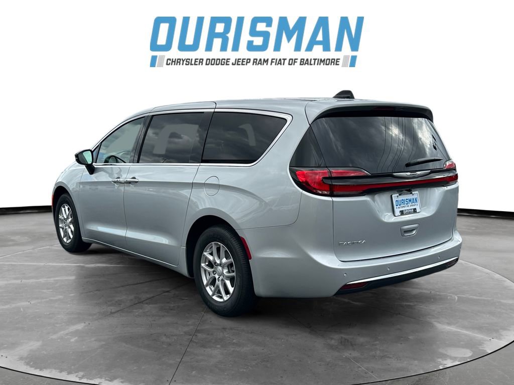 New 2026 Chrysler Pacifica Select image 4