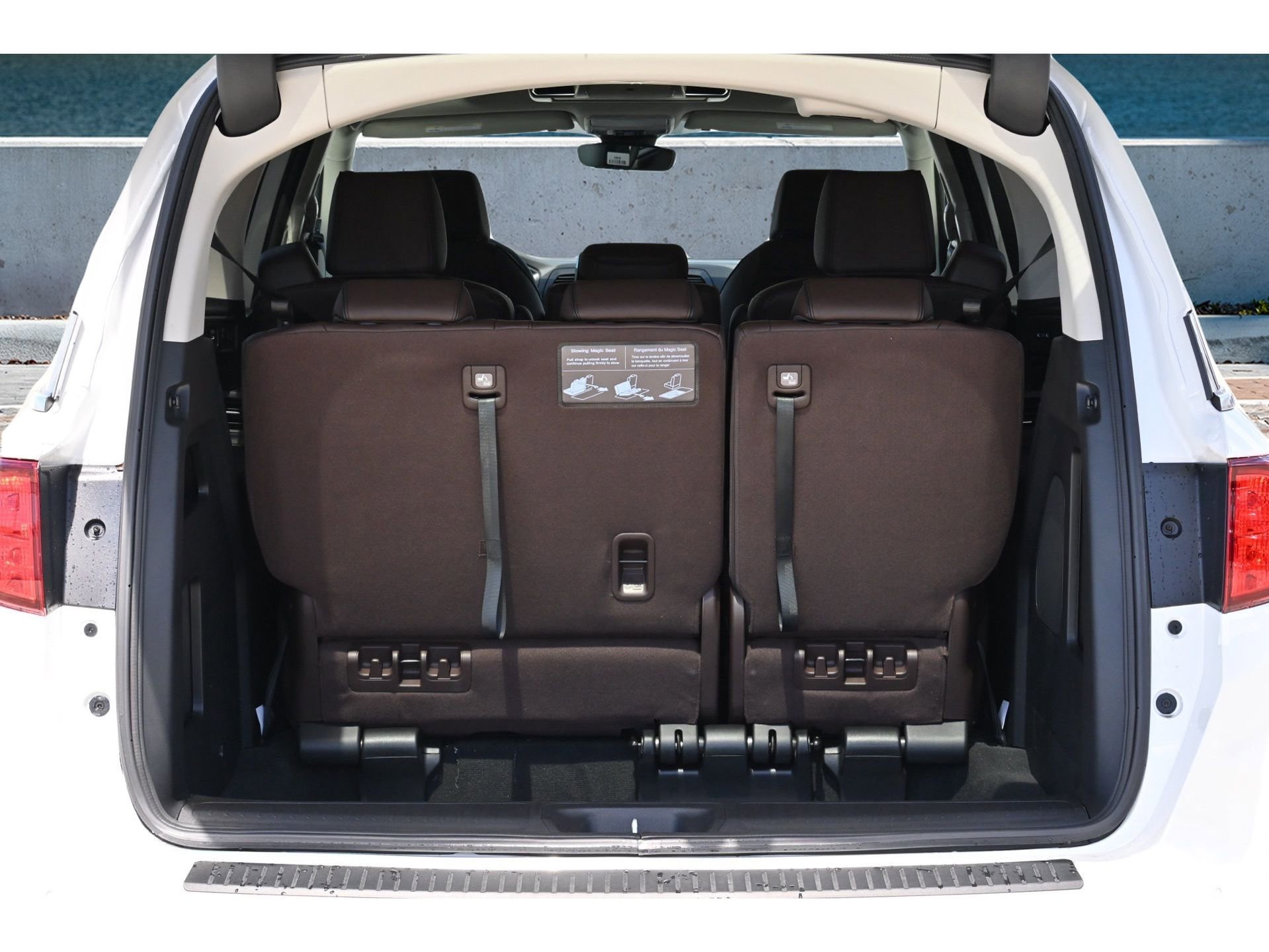 New 2026 Honda Odyssey Touring image 9