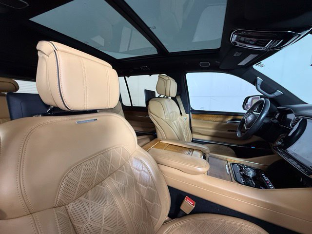 Used 2022 Jeep Grand Wagoneer Series III w/ Rear Seat Video Group 1 AWD/4WD image 92