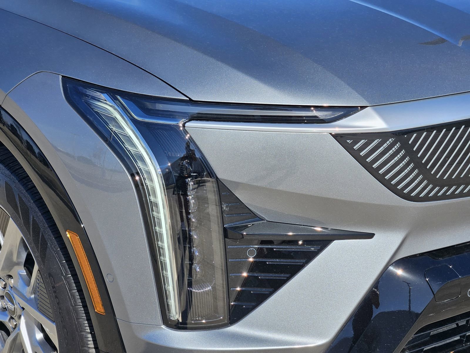 New 2026 Cadillac Optiq Luxury 1 image 9