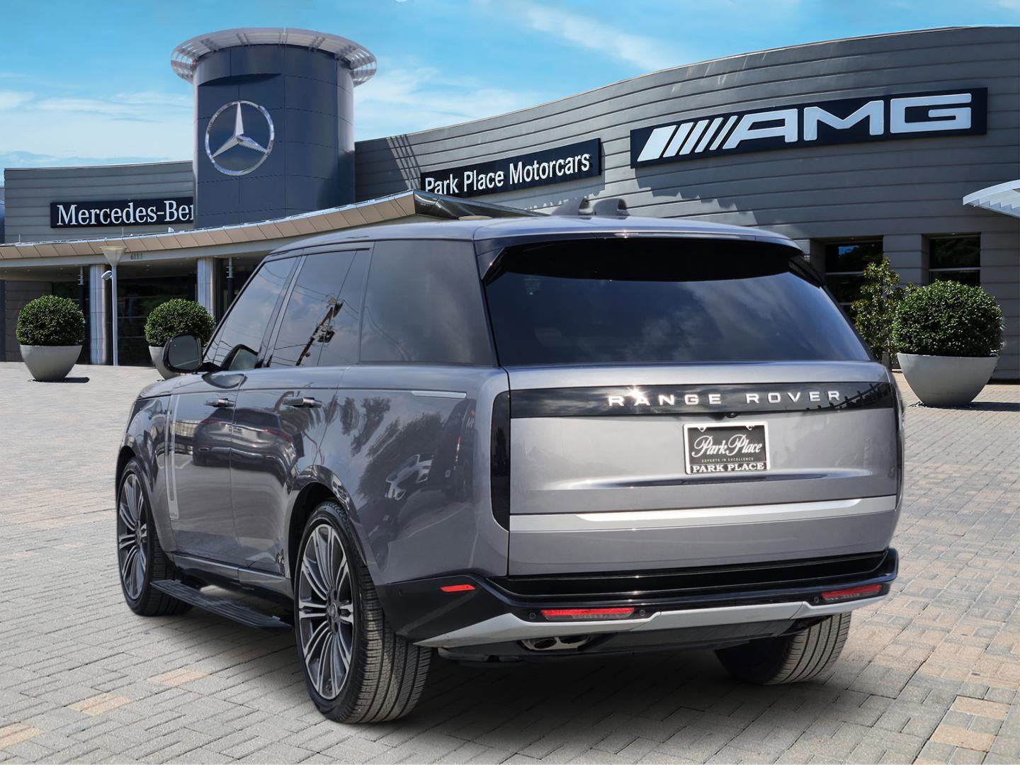 Used 2024 Land Rover Range Rover Autobiography image 4