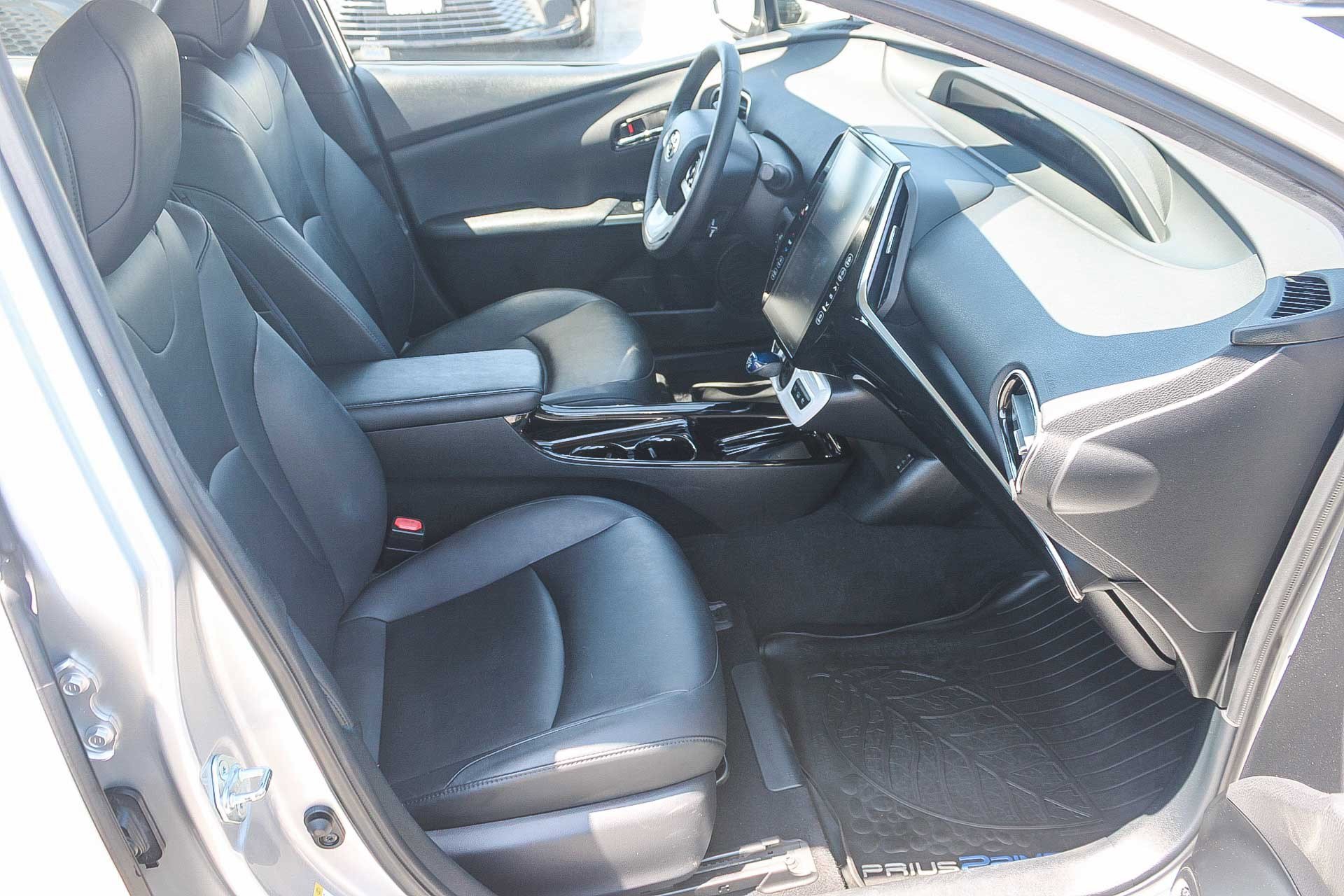 Certified 2017 Toyota Prius Prime Premium FWD image 17
