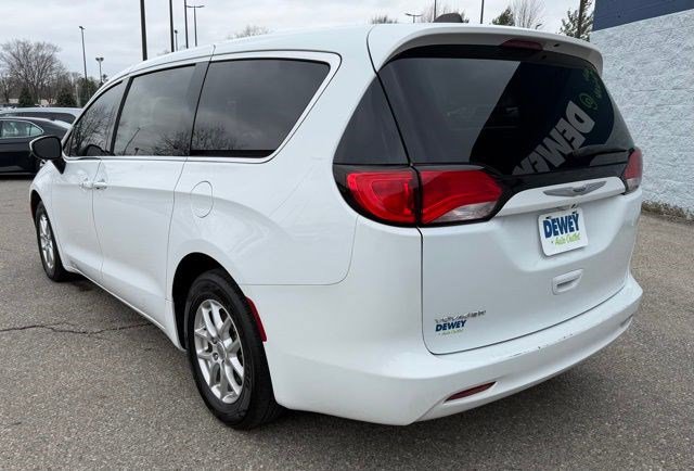 Used 2022 Chrysler Voyager LX FWD image 3