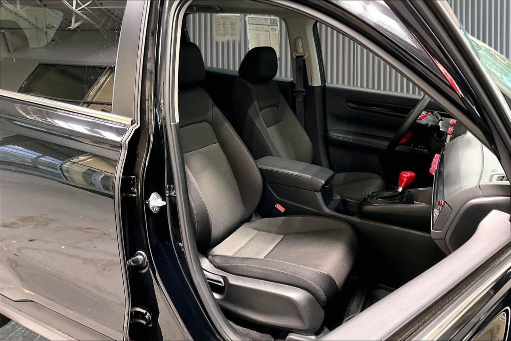 Used 2025 Honda CR-V EX image 8