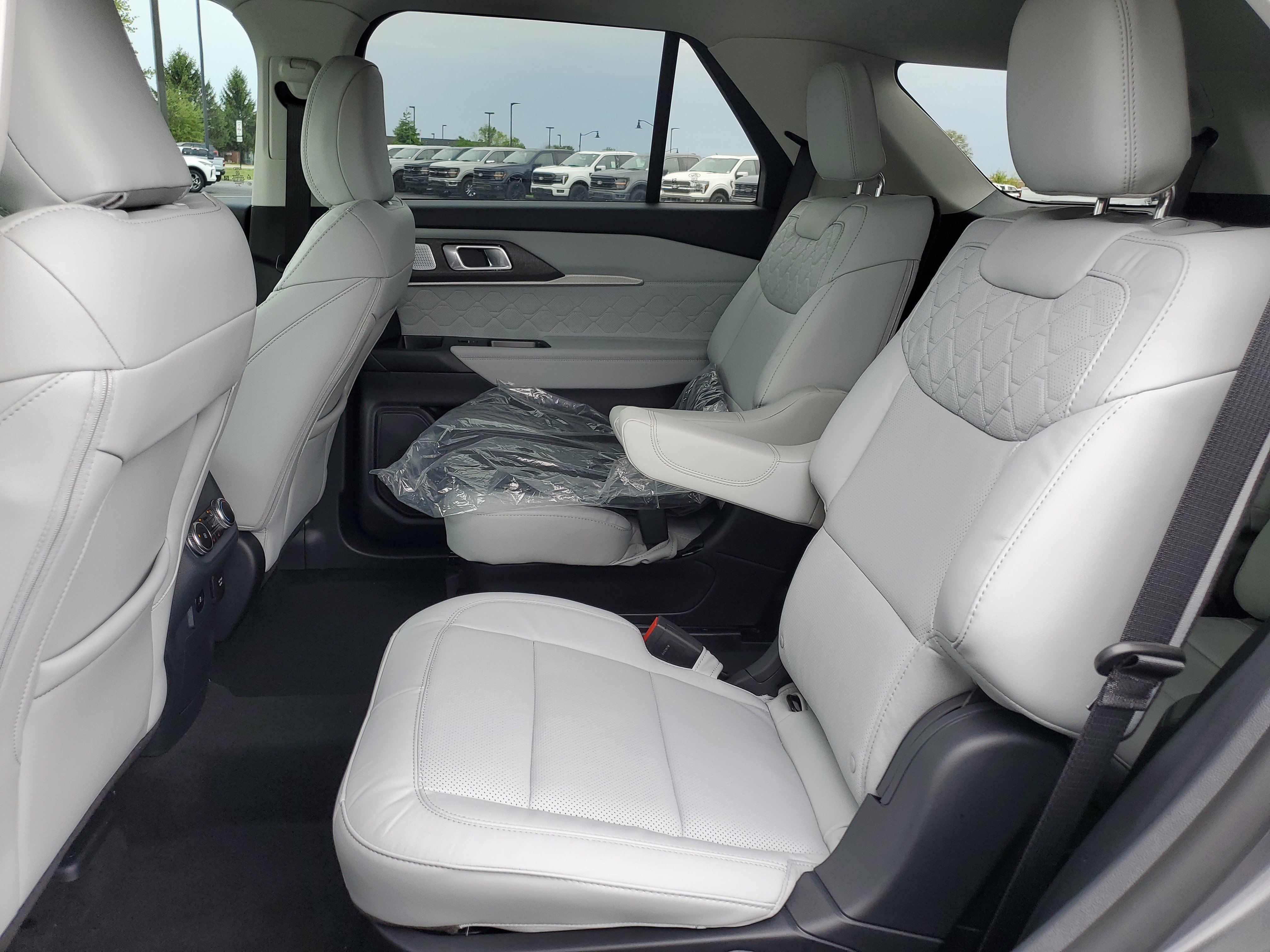 New 2026 Ford Explorer Platinum w/ LUX Leather Package AWD/4WD image 16