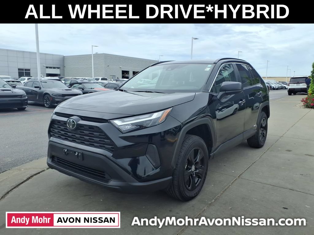 Used 2025 Toyota RAV4 LE AWD/4WD image 4