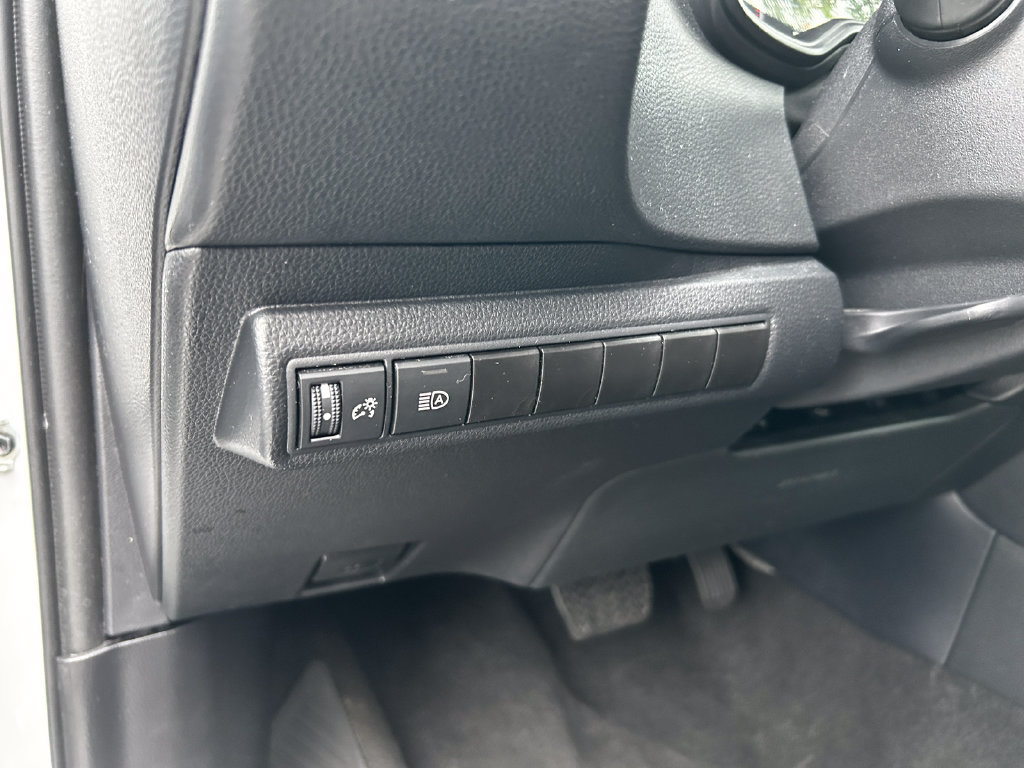 Used 2025 Toyota Corolla SE FWD image 9