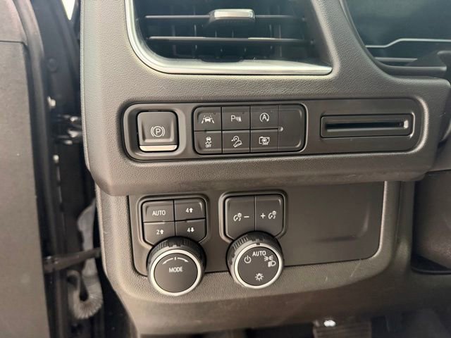 Used 2023 Chevrolet Suburban Z71 w/ Luxury Package AWD/4WD image 37