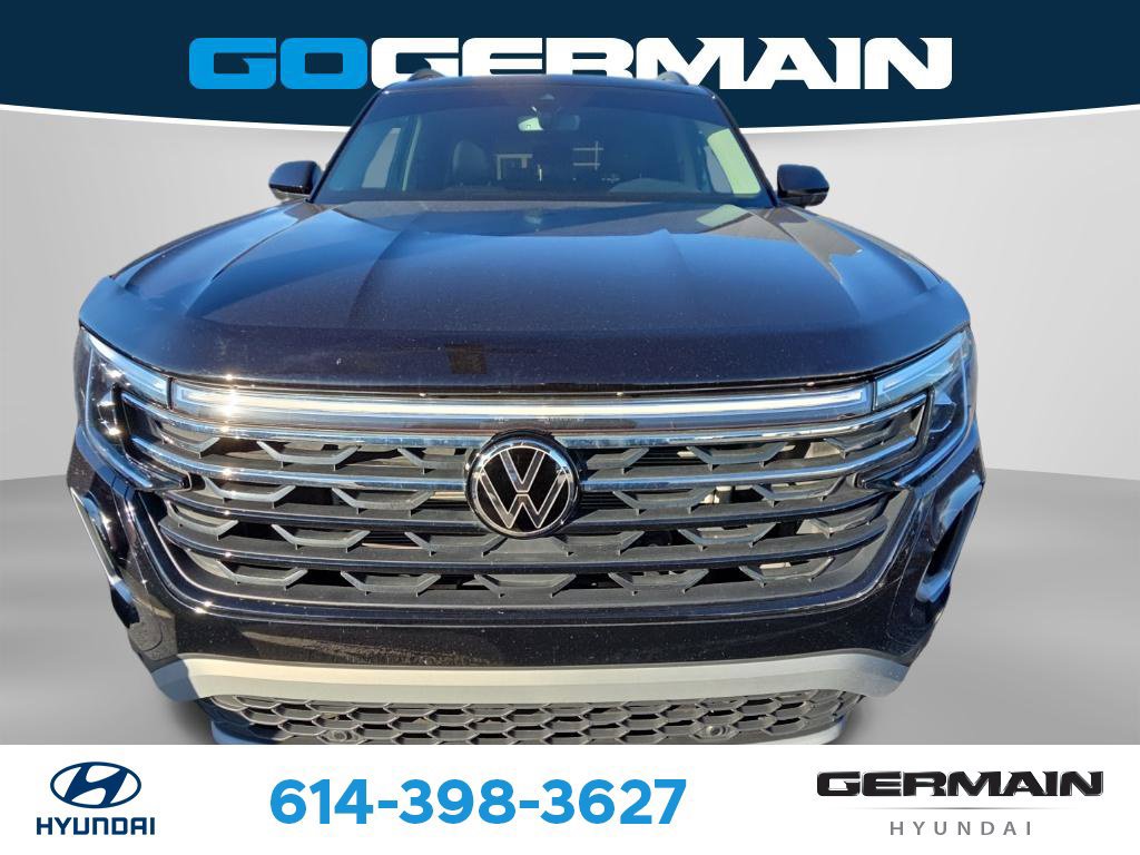 Used 2024 Volkswagen Atlas Peak Edition SE AWD/4WD image 2