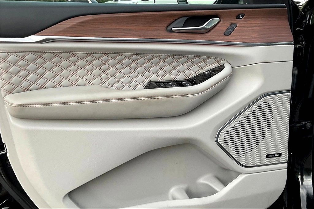 Used 2021 Jeep Grand Cherokee L Summit w/ Luxury Tech Group V image 23