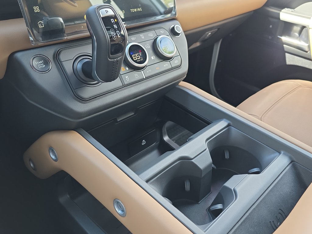New 2026 Land Rover Defender 130 X-Dynamic SE AWD/4WD image 25