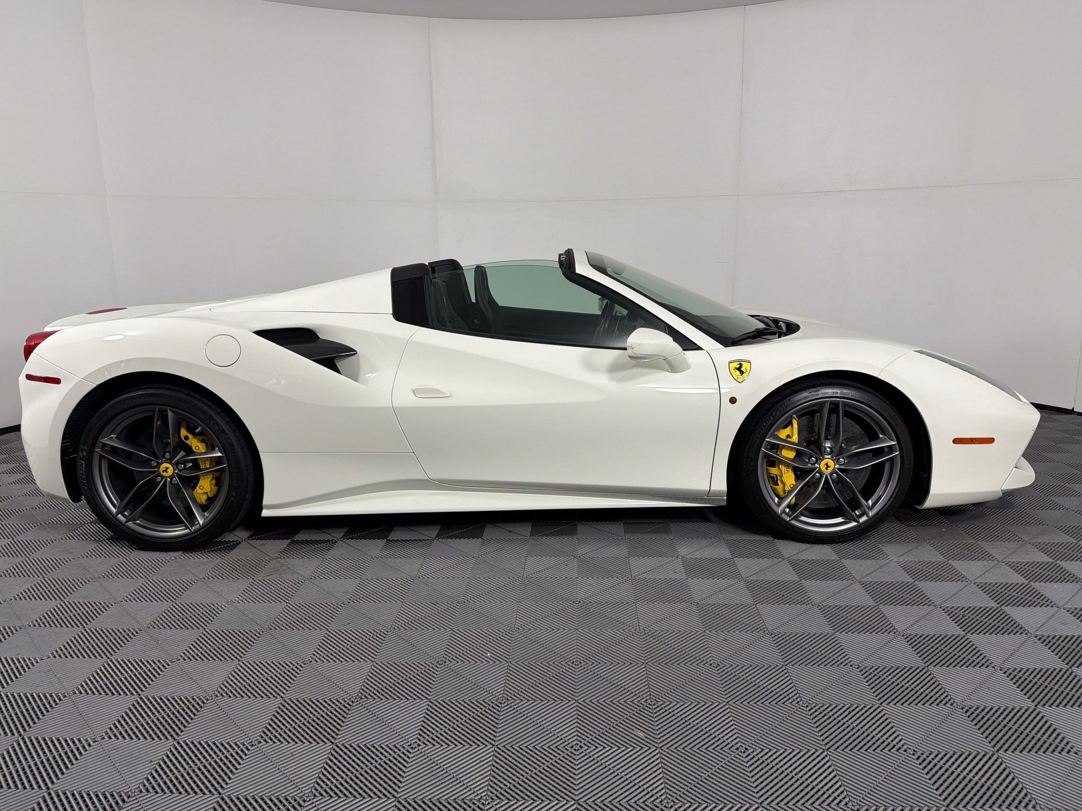 Used 2017 Ferrari 488 Spider RWD image 40