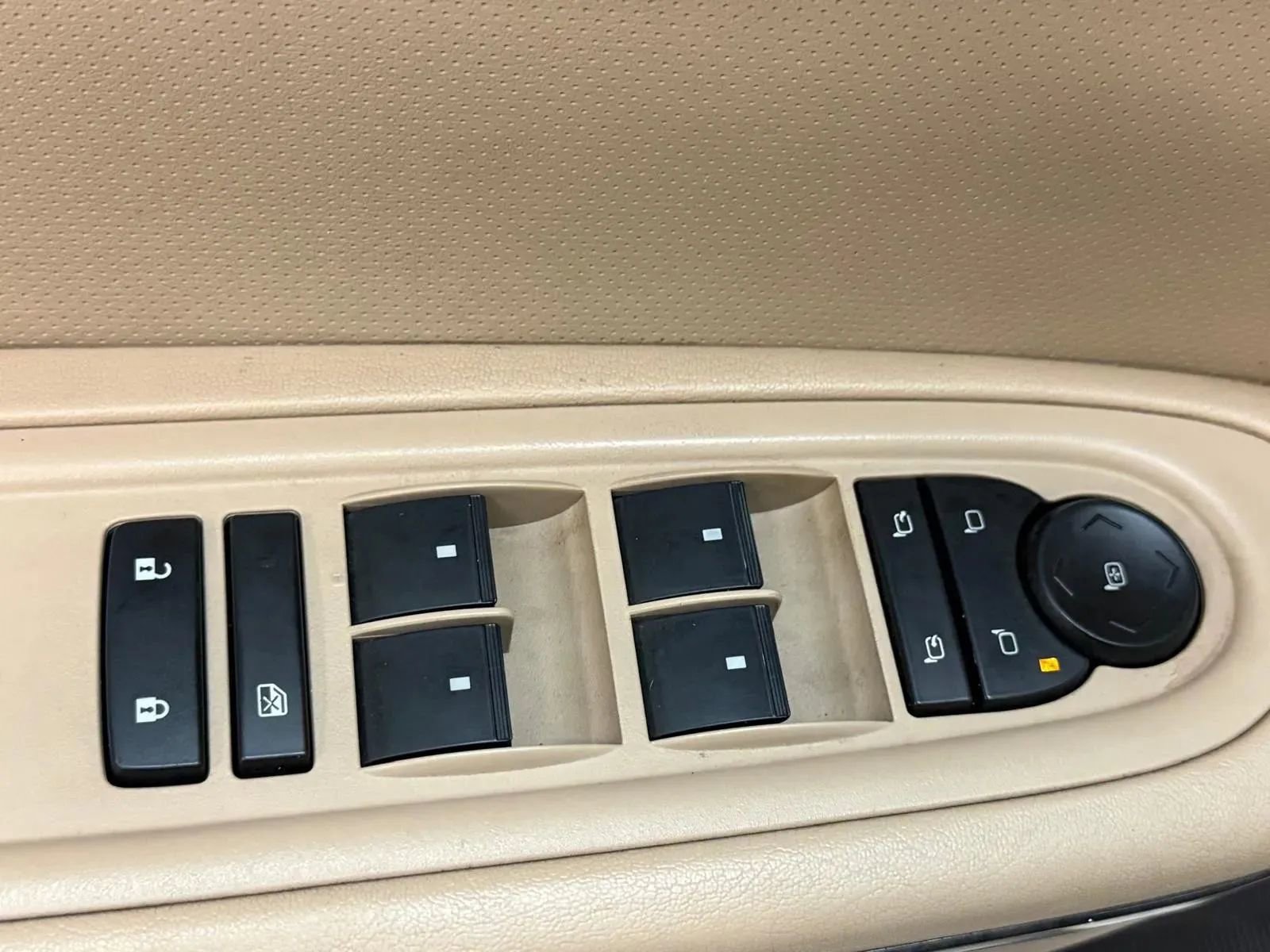 Used 2011 GMC Acadia Denali AWD/4WD image 25