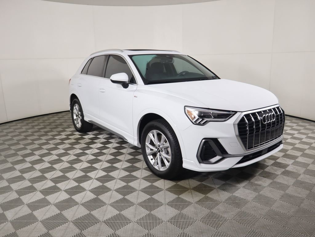 Certified 2025 Audi Q3 2.0T Premium w/ Convenience Package image 3
