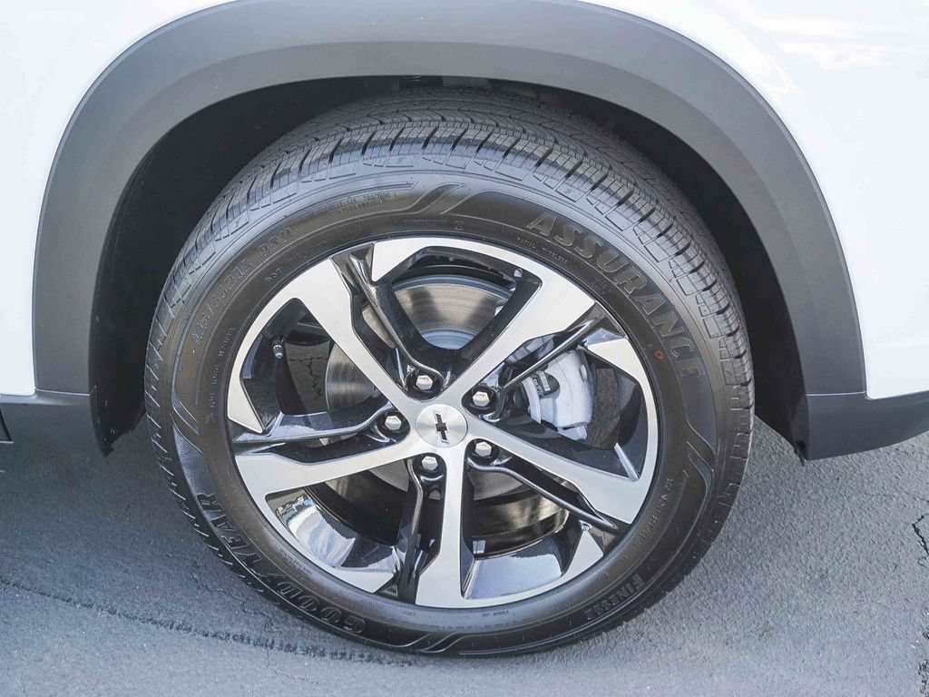 New 2026 Chevrolet Trax RS w/ Sunroof Package FWD image 9