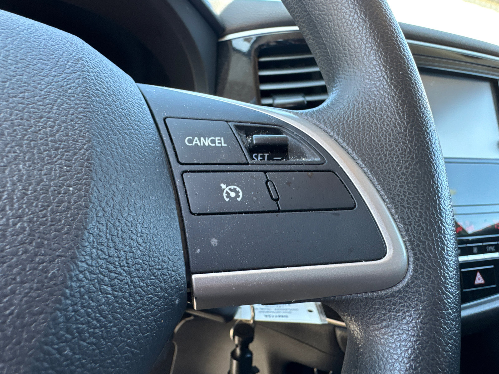 Used 2020 Mitsubishi Outlander ES image 31