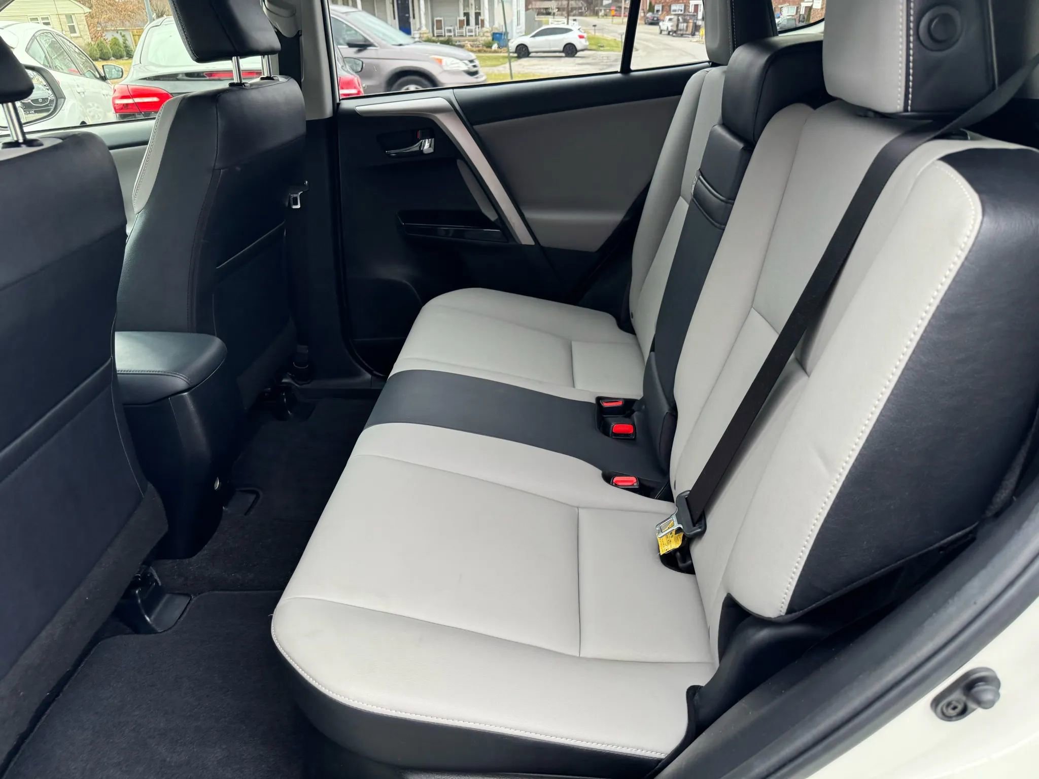 Used 2017 Toyota RAV4 Limited w/ Advanced Technology Package image 32