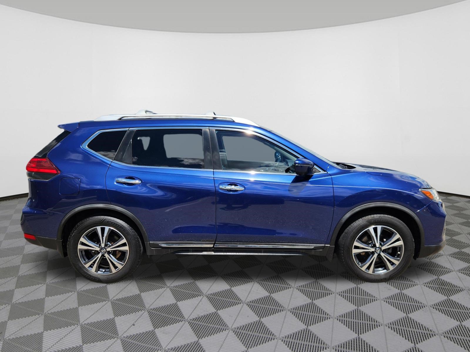 Used 2017 Nissan Rogue SL FWD image 6