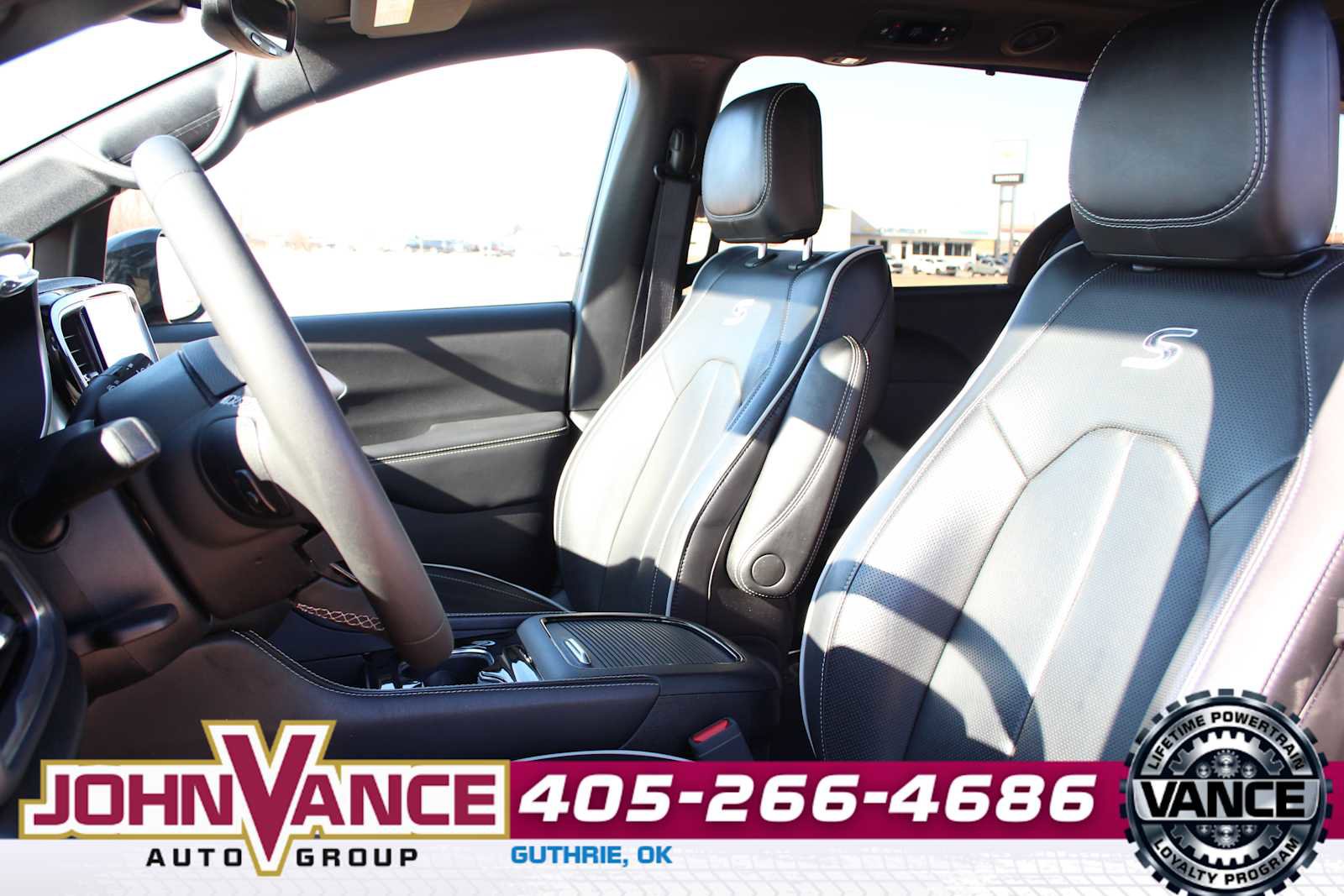 Used 2025 Chrysler Pacifica Limited FWD image 28