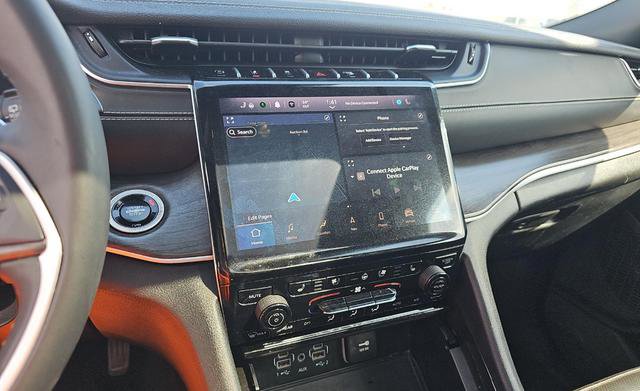 Used 2024 Jeep Grand Cherokee L Limited w/ Luxury Tech Group II image 9