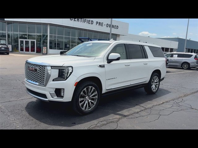 Used 2021 GMC Yukon XL Denali w/ Denali Premium Package AWD/4WD image 4