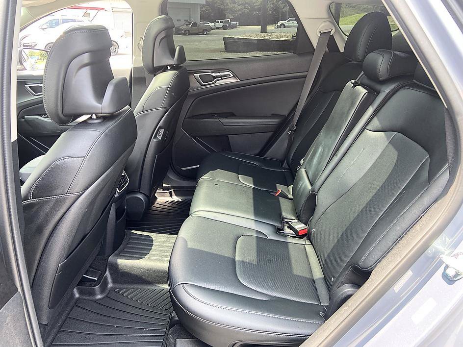 Used 2025 Kia Sportage EX w/ Premium Package FWD image 13