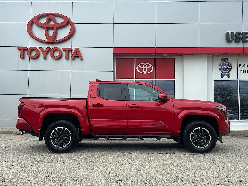 Certified 2025 Toyota Tacoma SR5 image 6