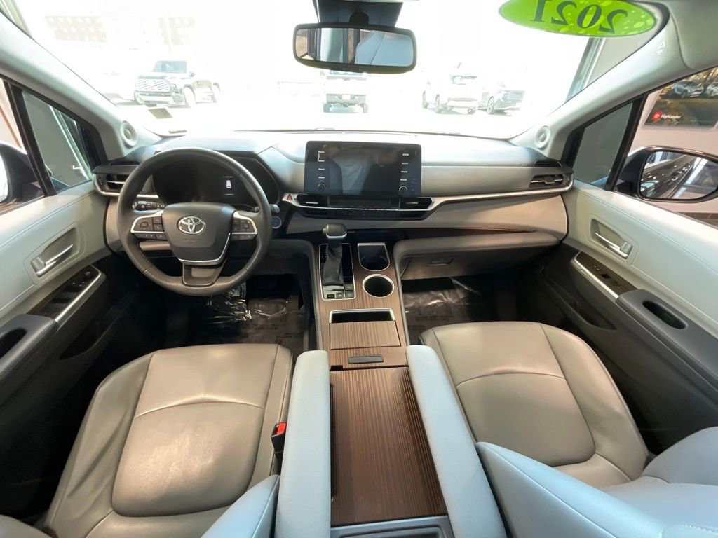 Used 2021 Toyota Sienna XLE w/ XLE Plus Package image 8