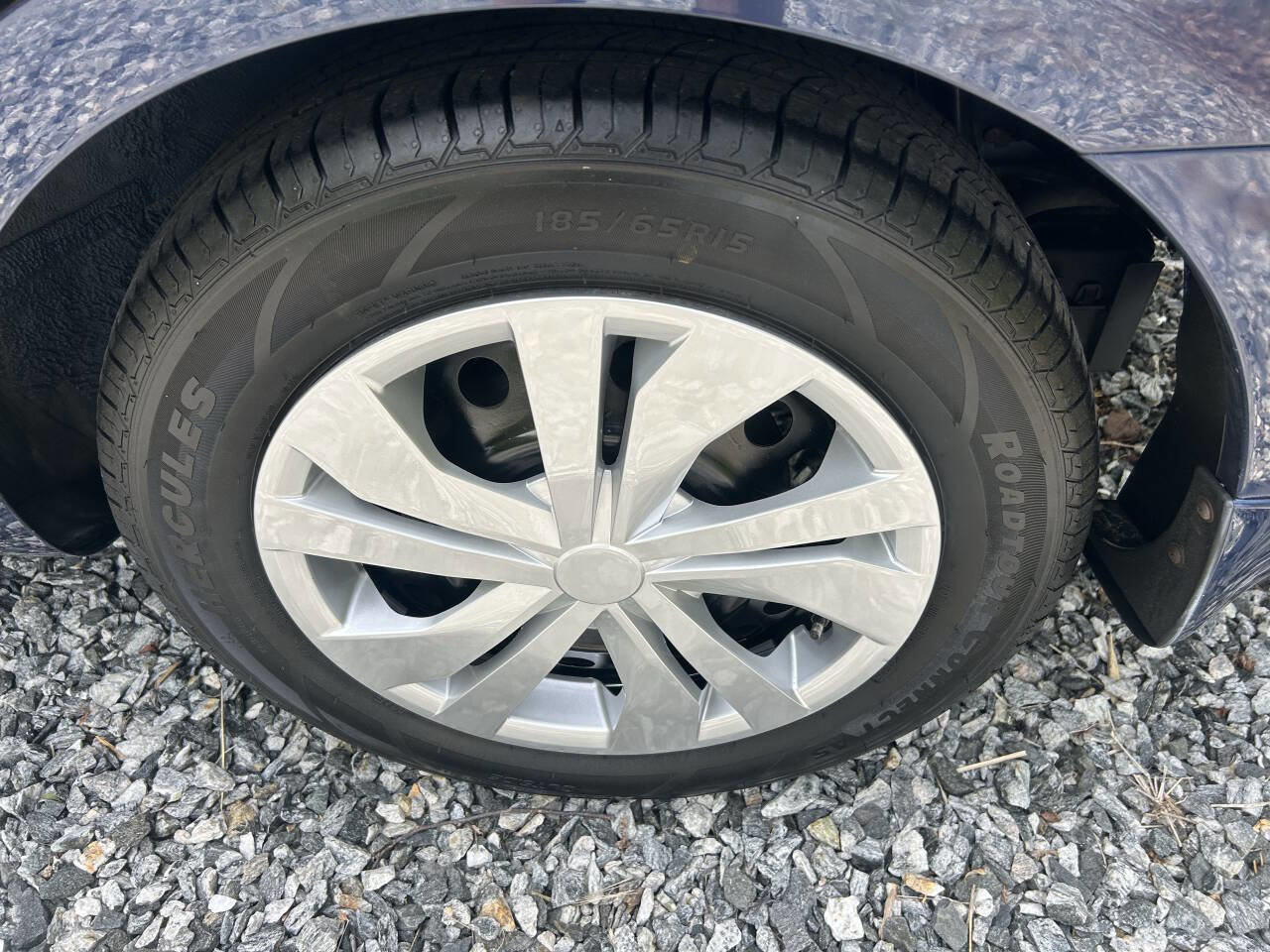 Used 2014 Nissan Versa SV FWD image 22