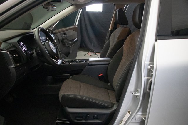 Used 2022 Nissan Rogue SV image 24