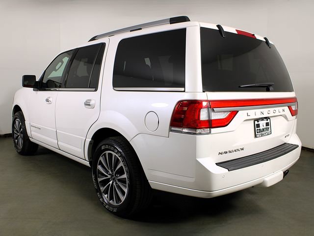 Used 2016 Lincoln Navigator Select image 3