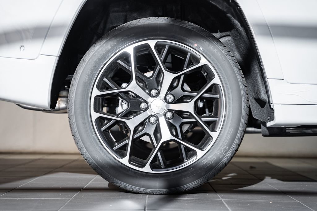 New 2025 Jeep Grand Cherokee Summit image 18