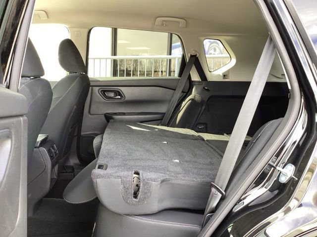 Used 2024 Nissan Rogue S image 30