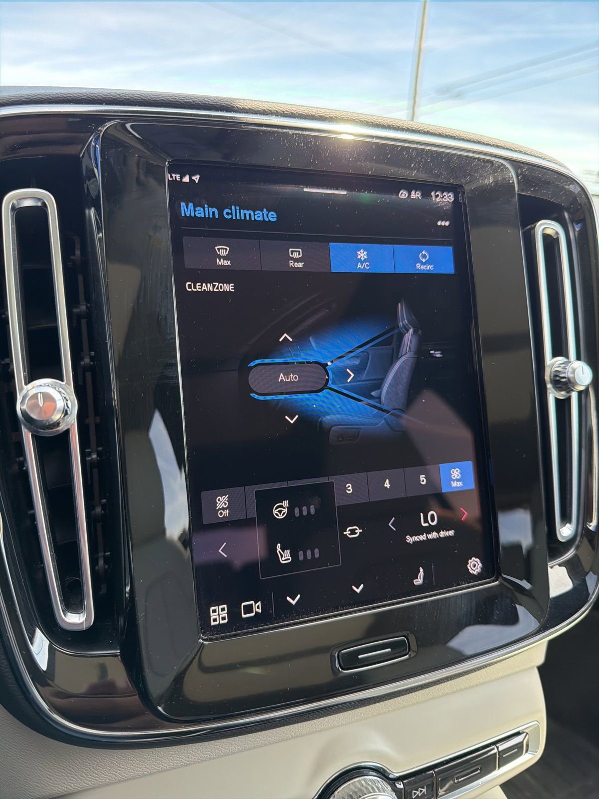 Used 2023 Volvo XC40 B5 Plus w/ Protection Package Premier image 15