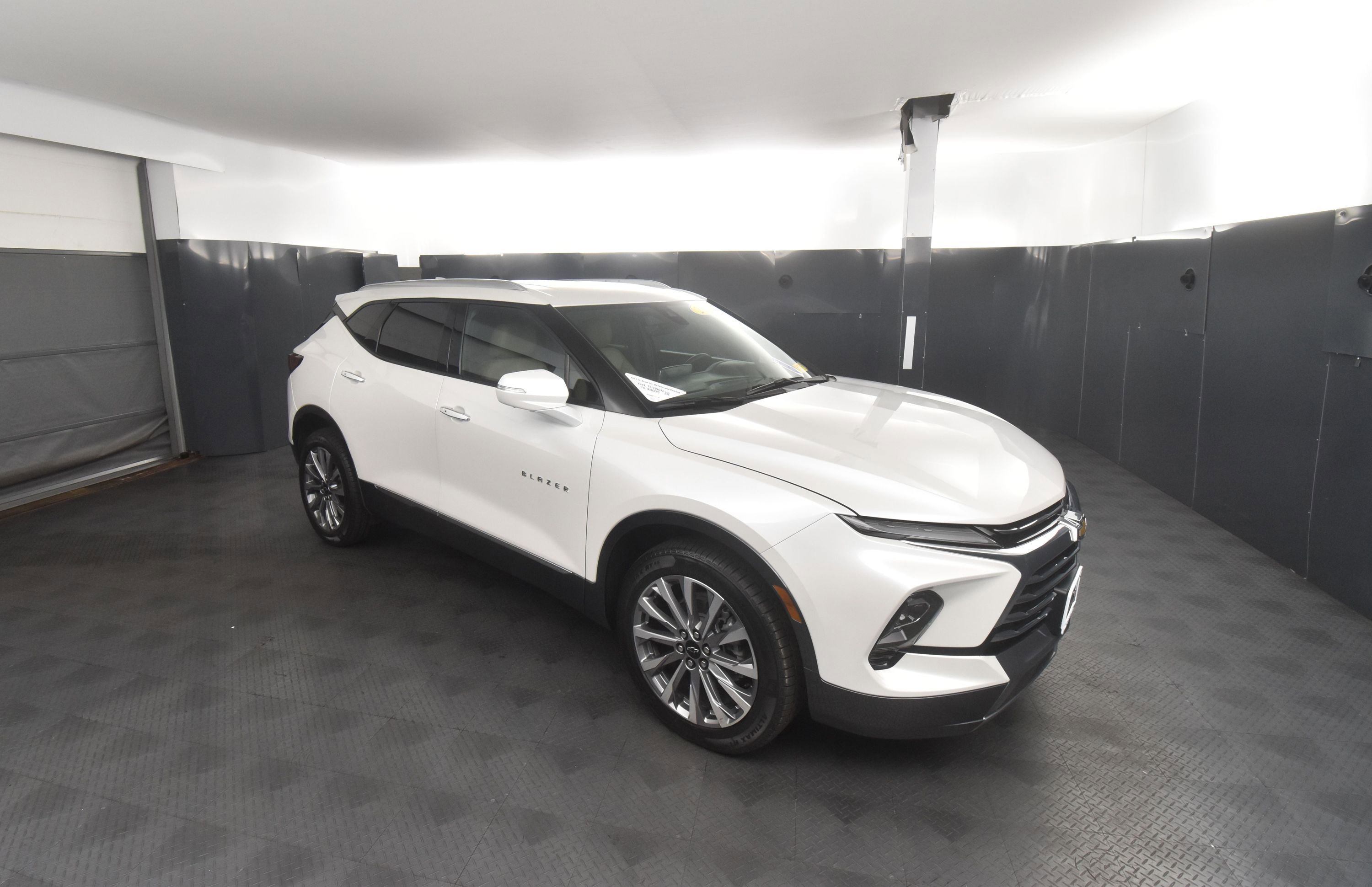 Used 2023 Chevrolet Blazer Premier w/ Driver Confidence II Package image 5