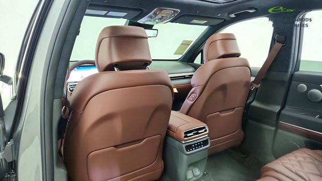 Used 2025 Genesis GV80 3.5T Prestige image 32