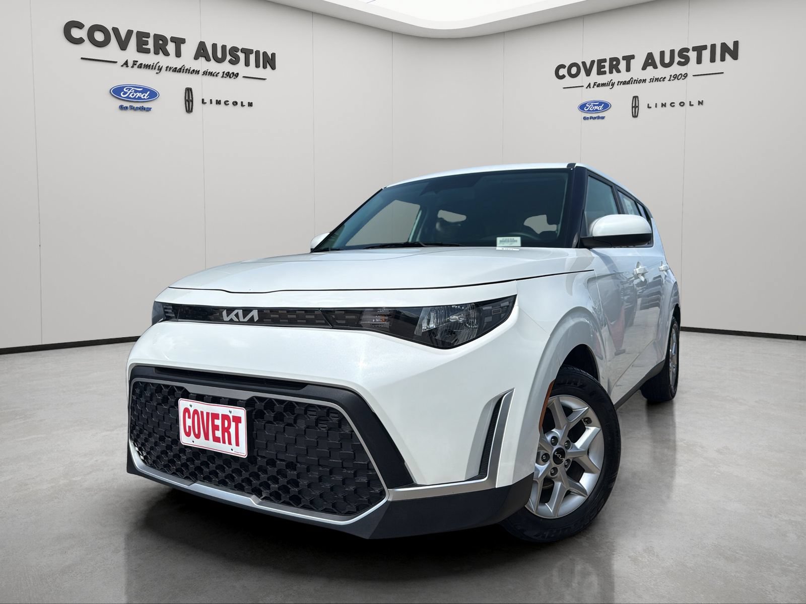 Used 2024 Kia Soul LX w/ Option Group 015 FWD image 1