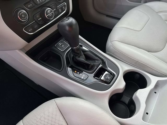 Used 2019 Jeep Cherokee Limited image 30