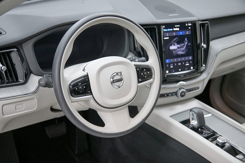 Certified 2025 Volvo XC60 B5 Plus w/ Protection Package Premier image 13