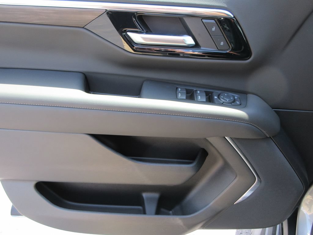 New 2026 Chevrolet Tahoe LS w/ LPO, Dark Essentials Package AWD/4WD image 21