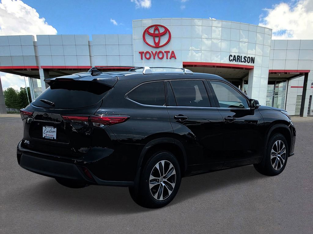 Used 2021 Toyota Highlander XLE AWD/4WD image 5