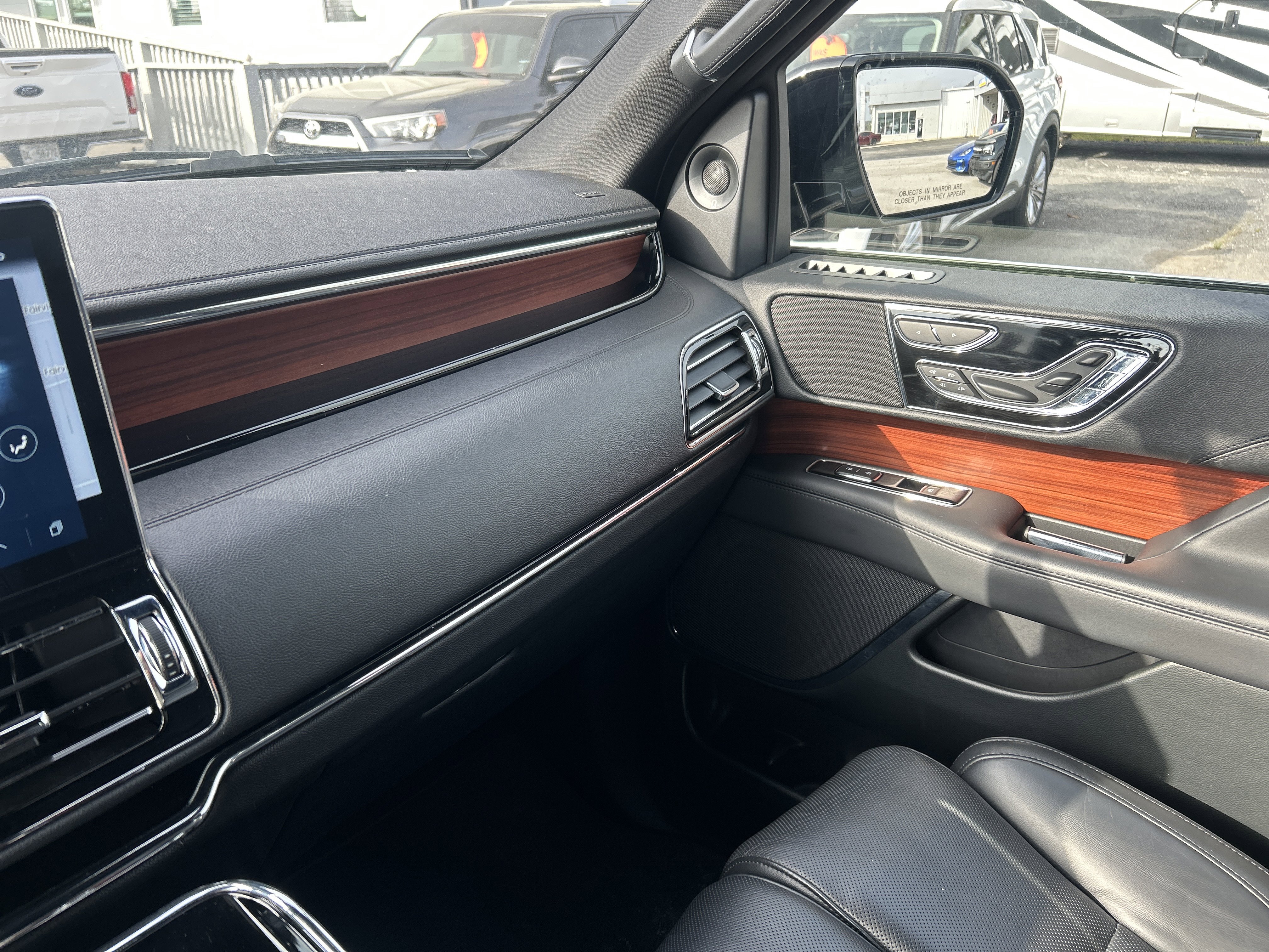 Used 2024 Lincoln Navigator Reserve image 34