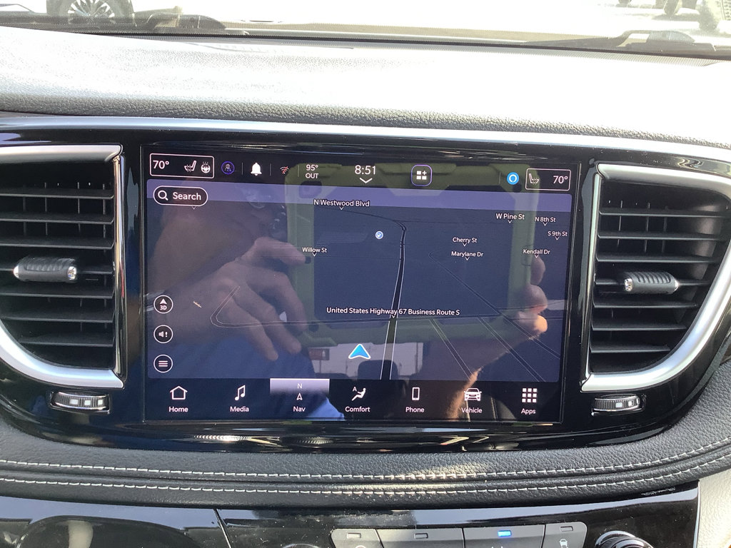 Used 2023 Chrysler Pacifica Limited FWD image 18