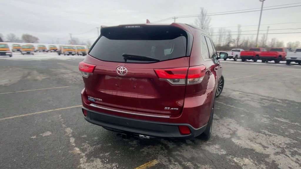 Used 2018 Toyota Highlander SE w/ Protection Package #3 image 7